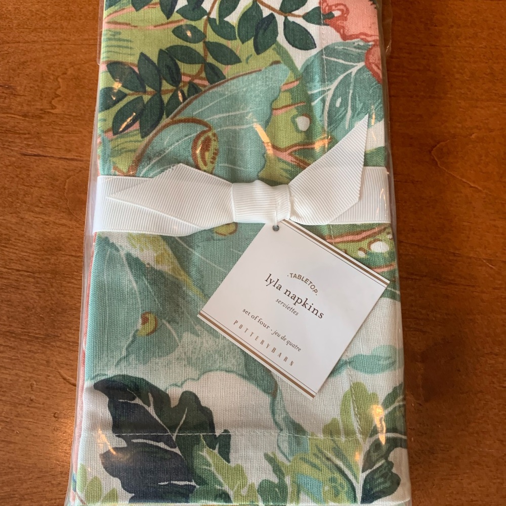 Pottery Barn set of 4 Napkins.